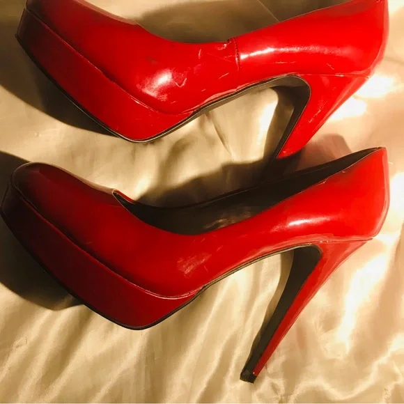 COPY - Red G by Guess Red patent leather platform pumps size 9.5.M .used good c… - Picture 6 of 17